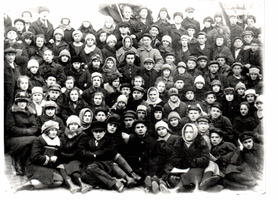 Учащиеся и преподаватели педагогического техникума в Маркусштадте. 1928 г. личный архив С.Б.Бартельс